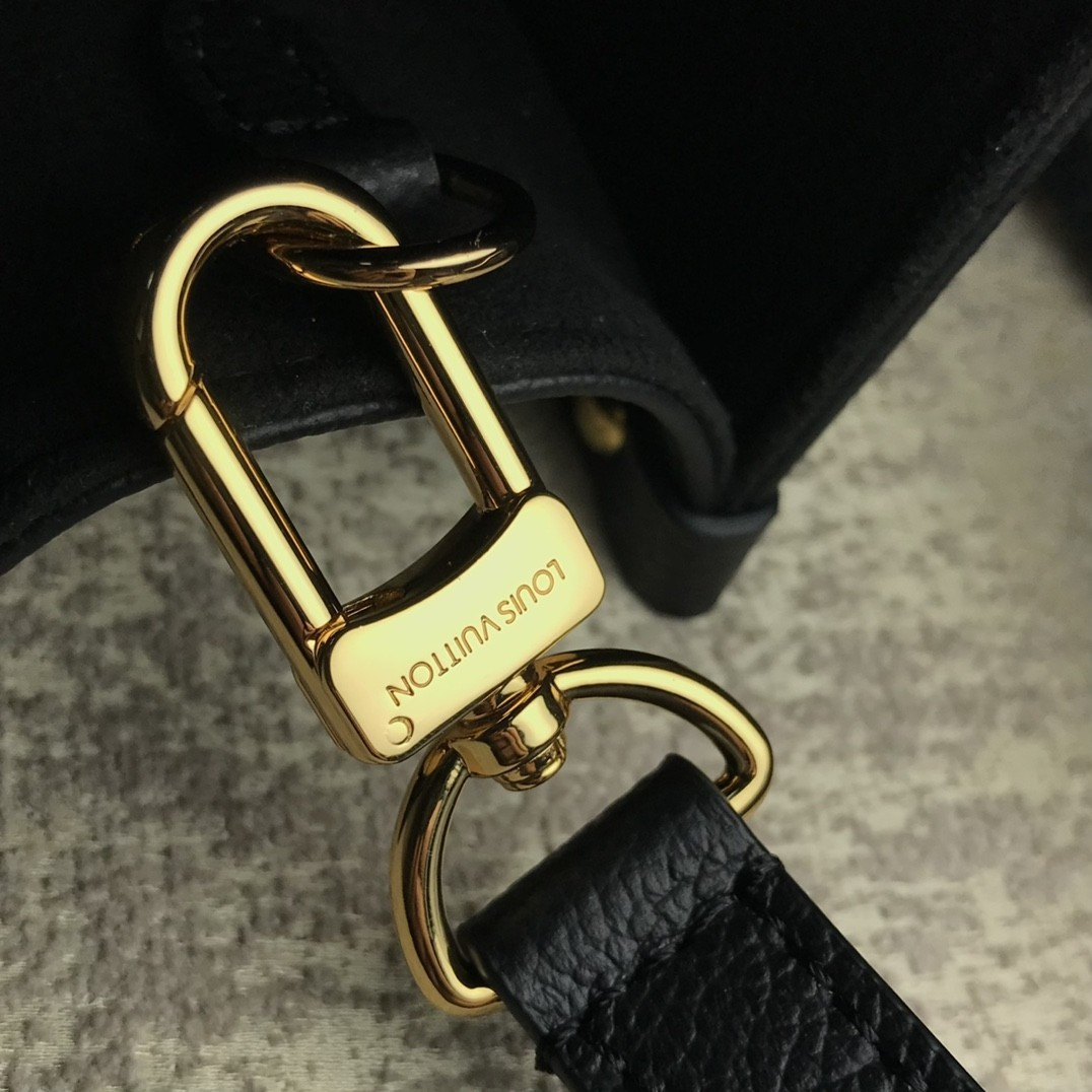 LV M46733 OnTheGo PM 25 x 19 x 11.5 cm