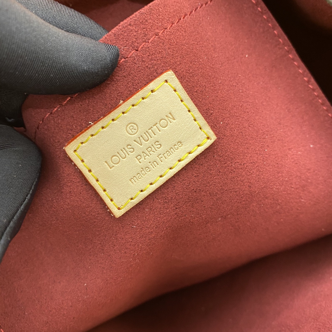 L0*is V*t0n M43431 MONTSOURIS 29 x 25.5 x 9 cm