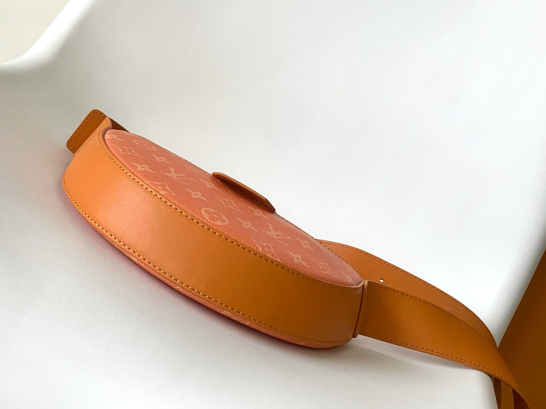 LV M31029 Moon Crossbody 9.6 x 6.3 x 1.8 inches