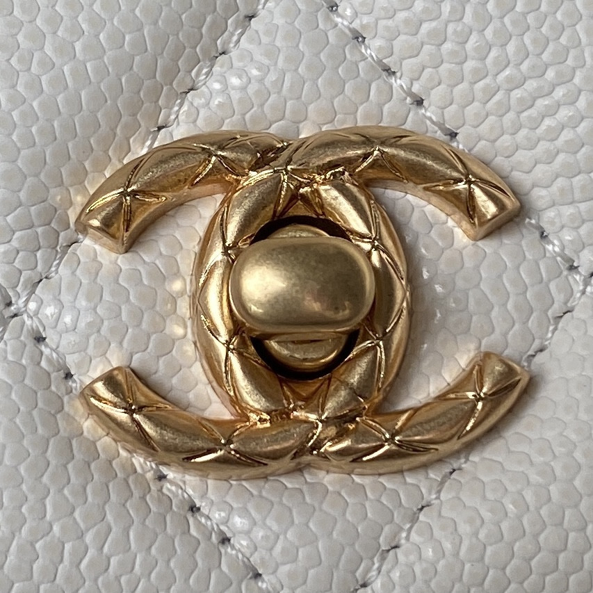 Ch*el CLASSIC WALLET ON CHAIN WHITE 4.8 × 7.5 × 1.4 in