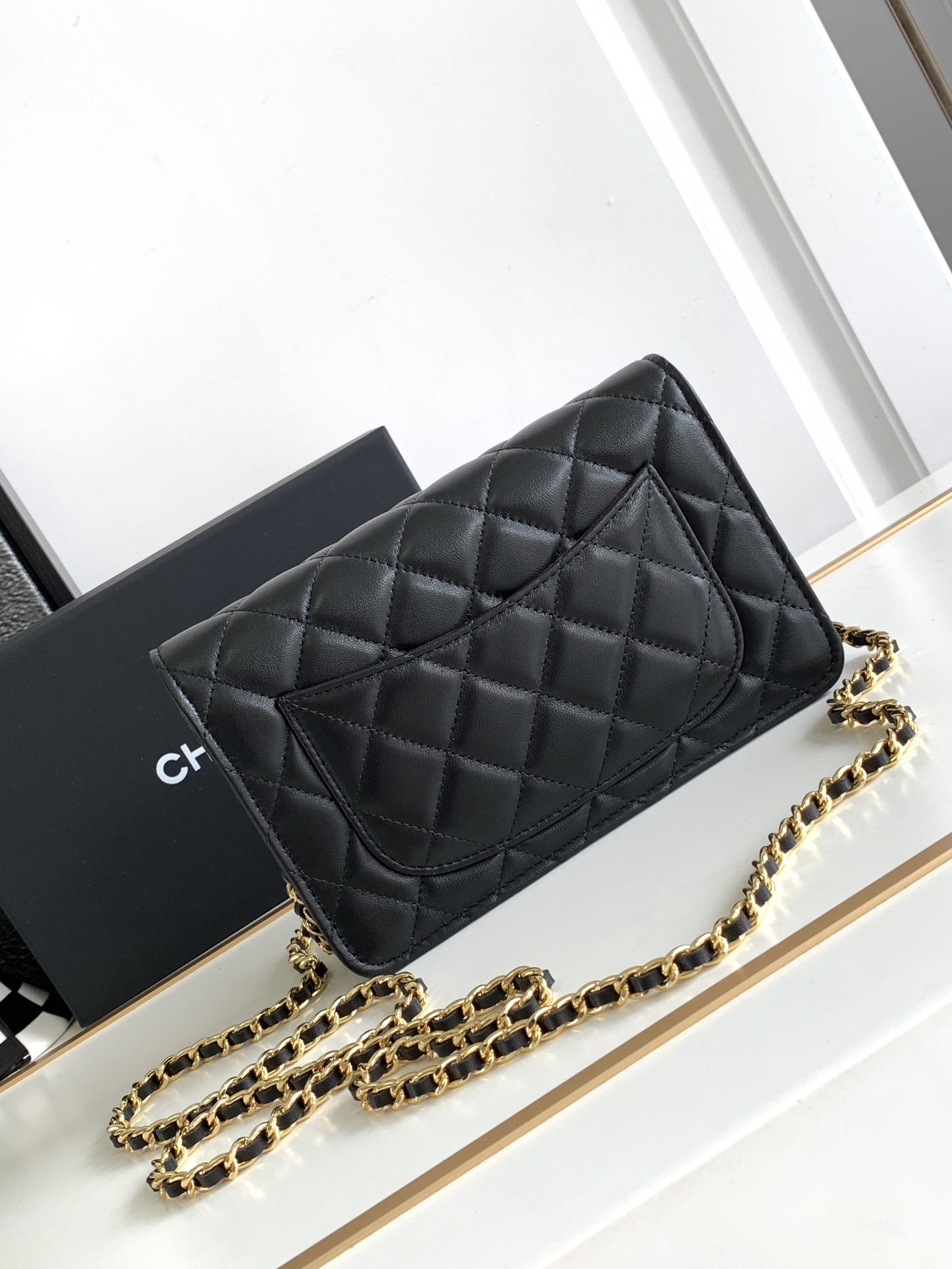Ch*el CLASSIC WALLET ON CHAIN BLACK 4.8 × 7.5 × 1.4 in