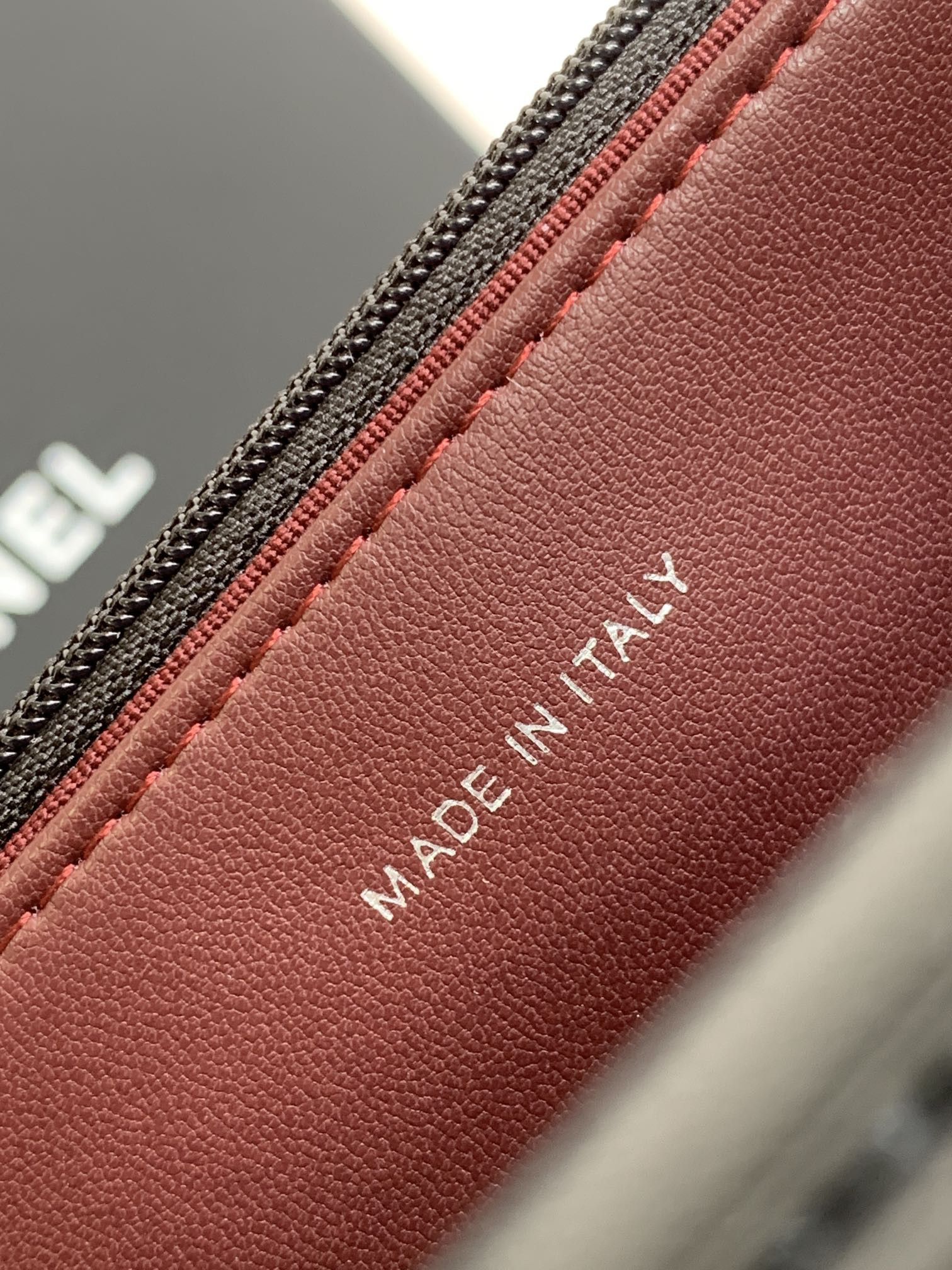 Ch*el CLASSIC WALLET ON CHAIN 4.8 × 7.5 × 1.4 in