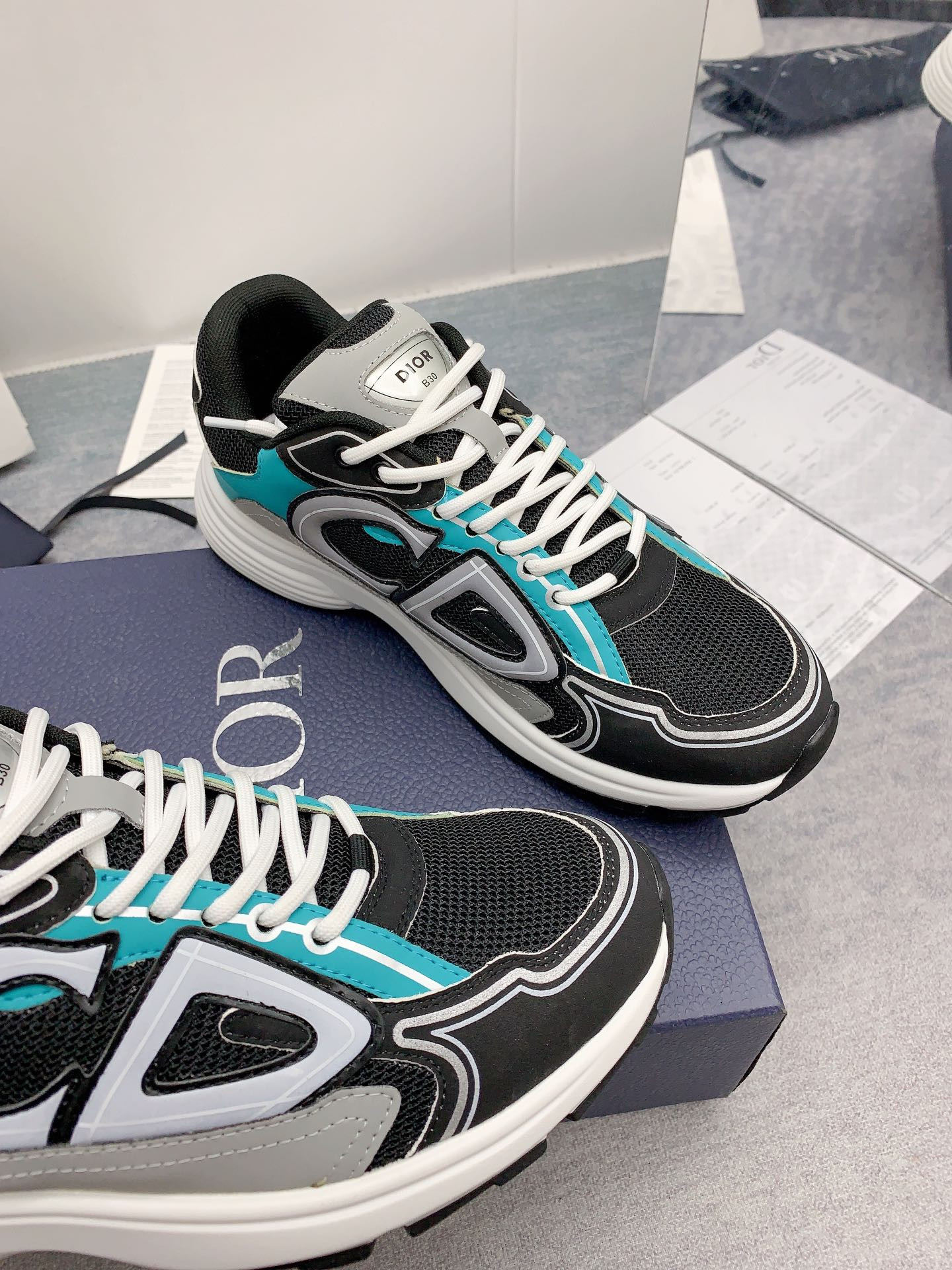 UA D*0r B30 Anthracite Gray