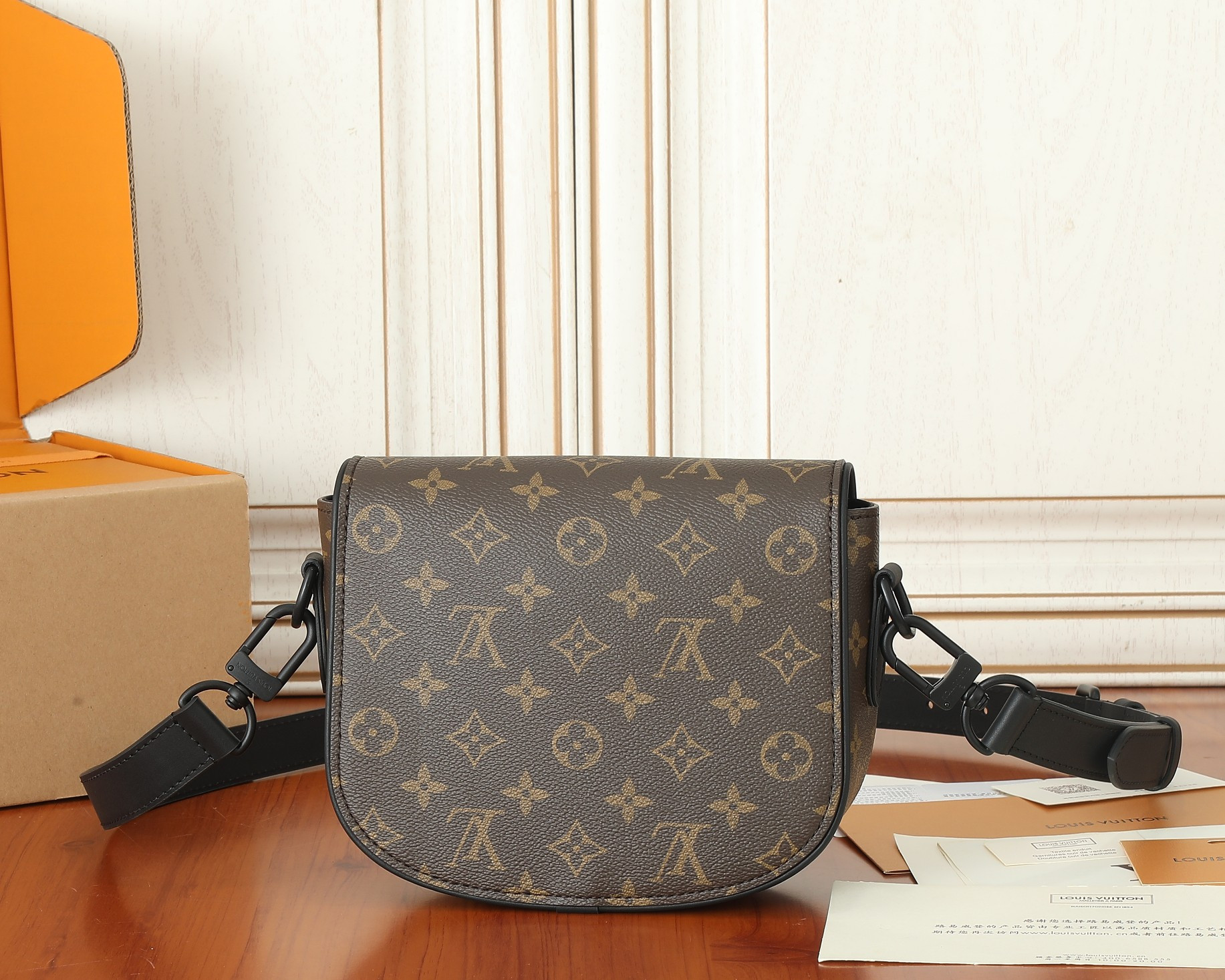 LV Montsouris Messenger PM M47060  7.9 x 6.7 x 2.8 inches