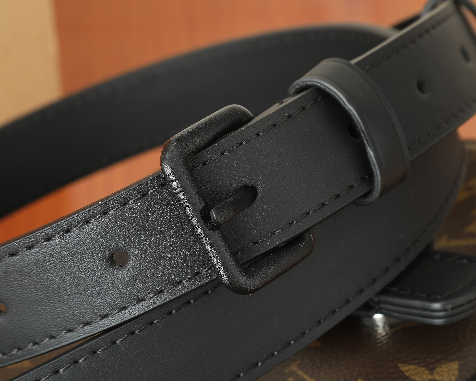 LV Montsouris Messenger PM M47060  7.9 x 6.7 x 2.8 inches