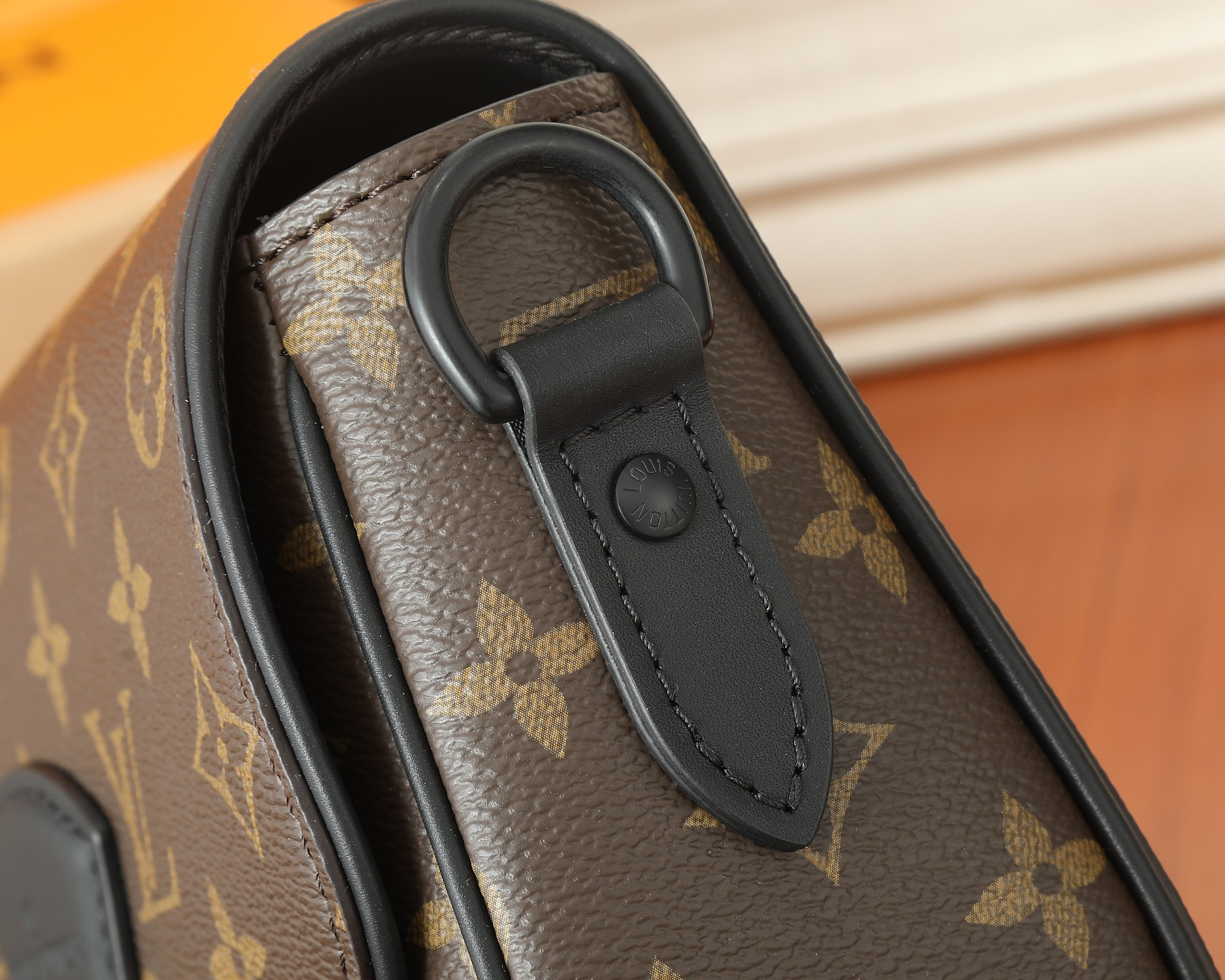 LV Montsouris Messenger PM M47060  7.9 x 6.7 x 2.8 inches