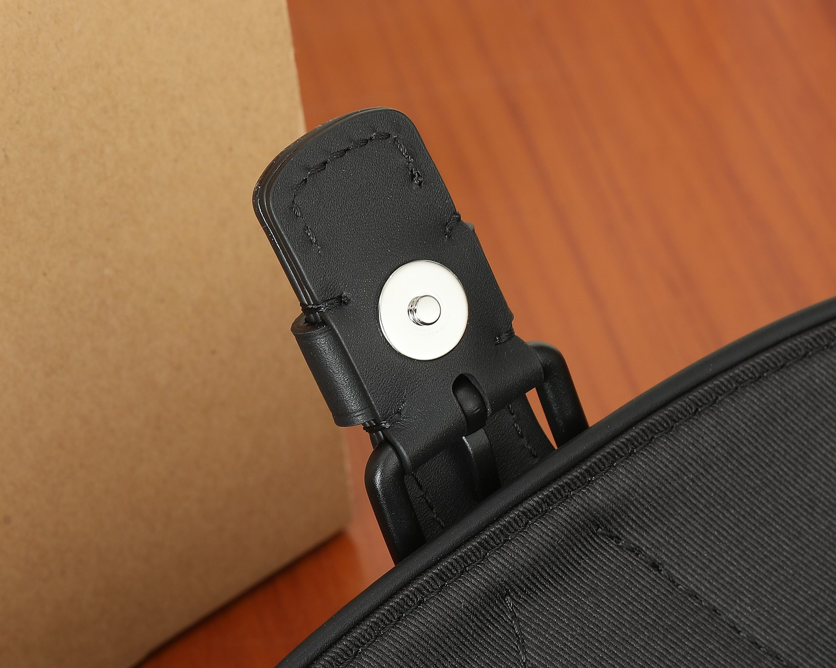 LV Montsouris Messenger PM M47060  7.9 x 6.7 x 2.8 inches