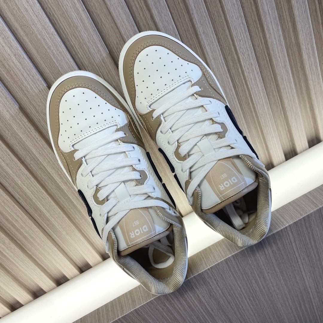 UA D*0r B57 Low-Top Sneaker Beige and White