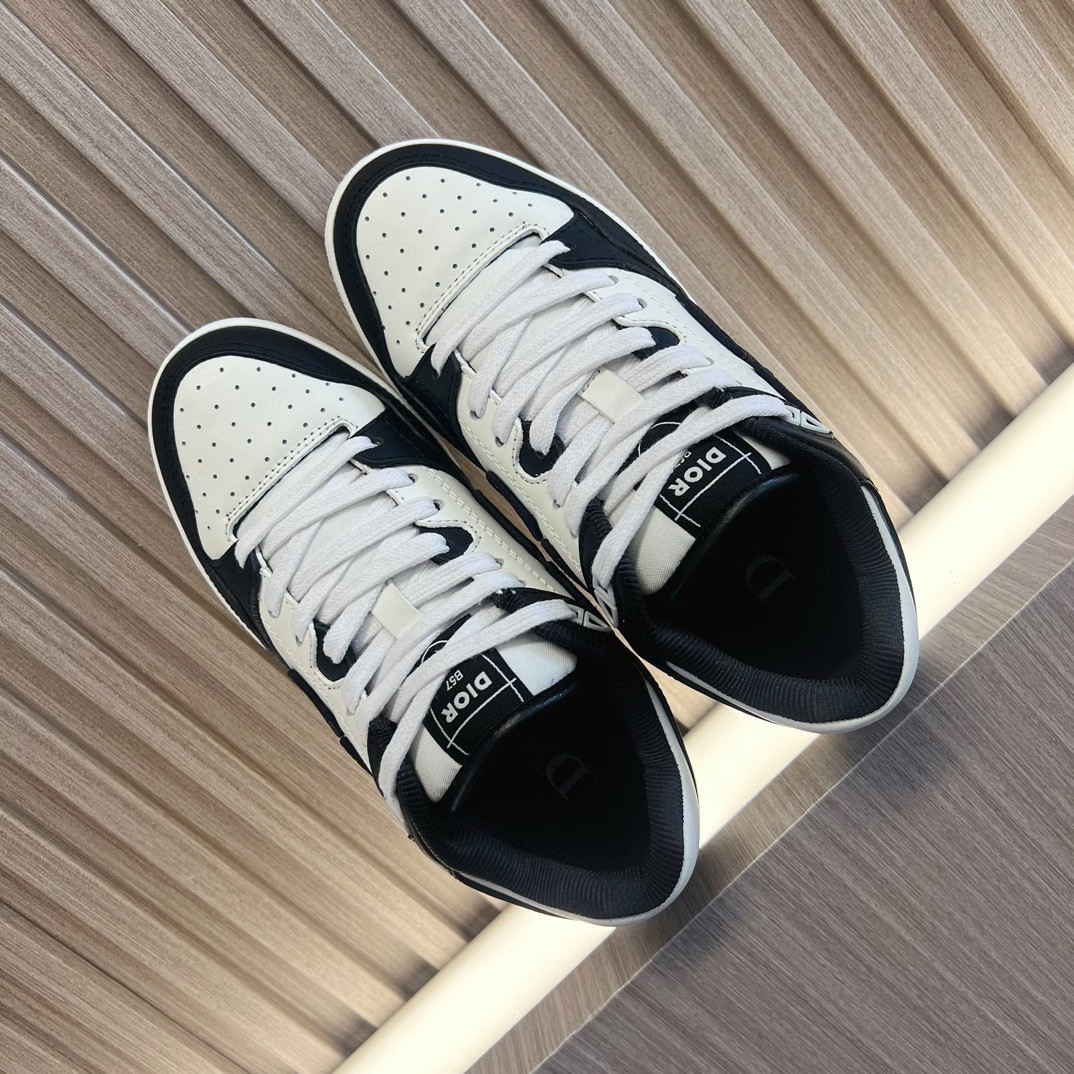UA D*0r B57 Low-Top Sneaker Black and White