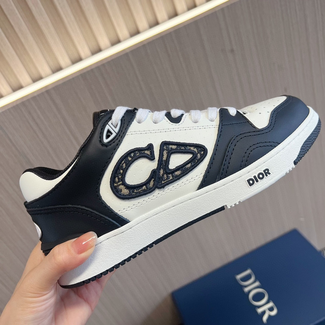 UA D*0r B57 Low-Top Sneaker Black and White