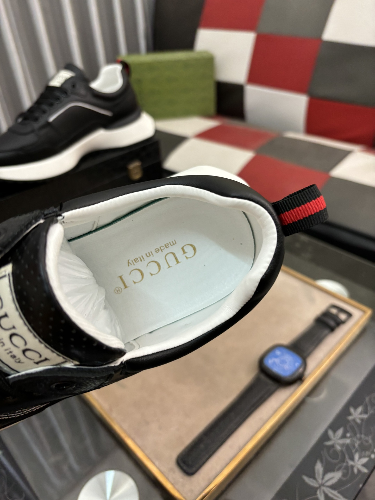 UA G*u*i RUN SNEAKER