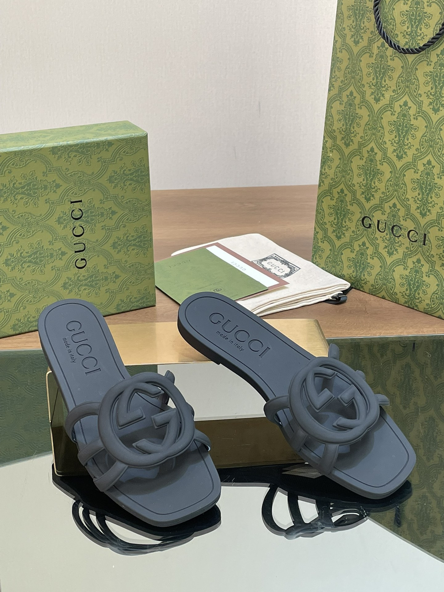 UA G*u*i INTERLOCKING G SLIDE SANDAL Black