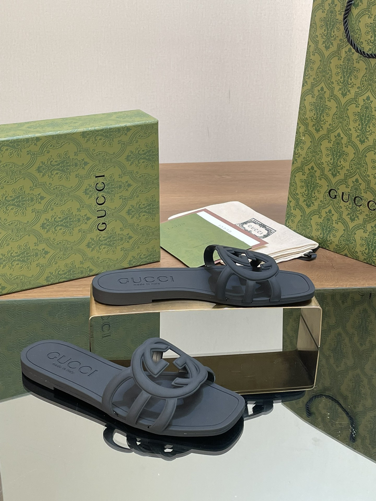 UA G*u*i INTERLOCKING G SLIDE SANDAL Black