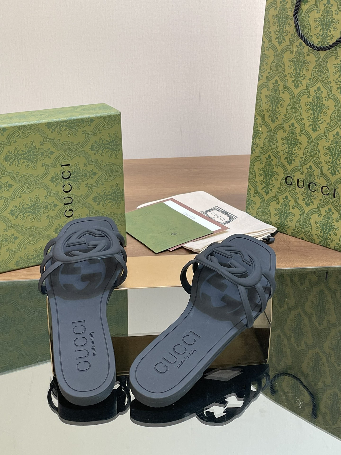 UA G*u*i INTERLOCKING G SLIDE SANDAL Black