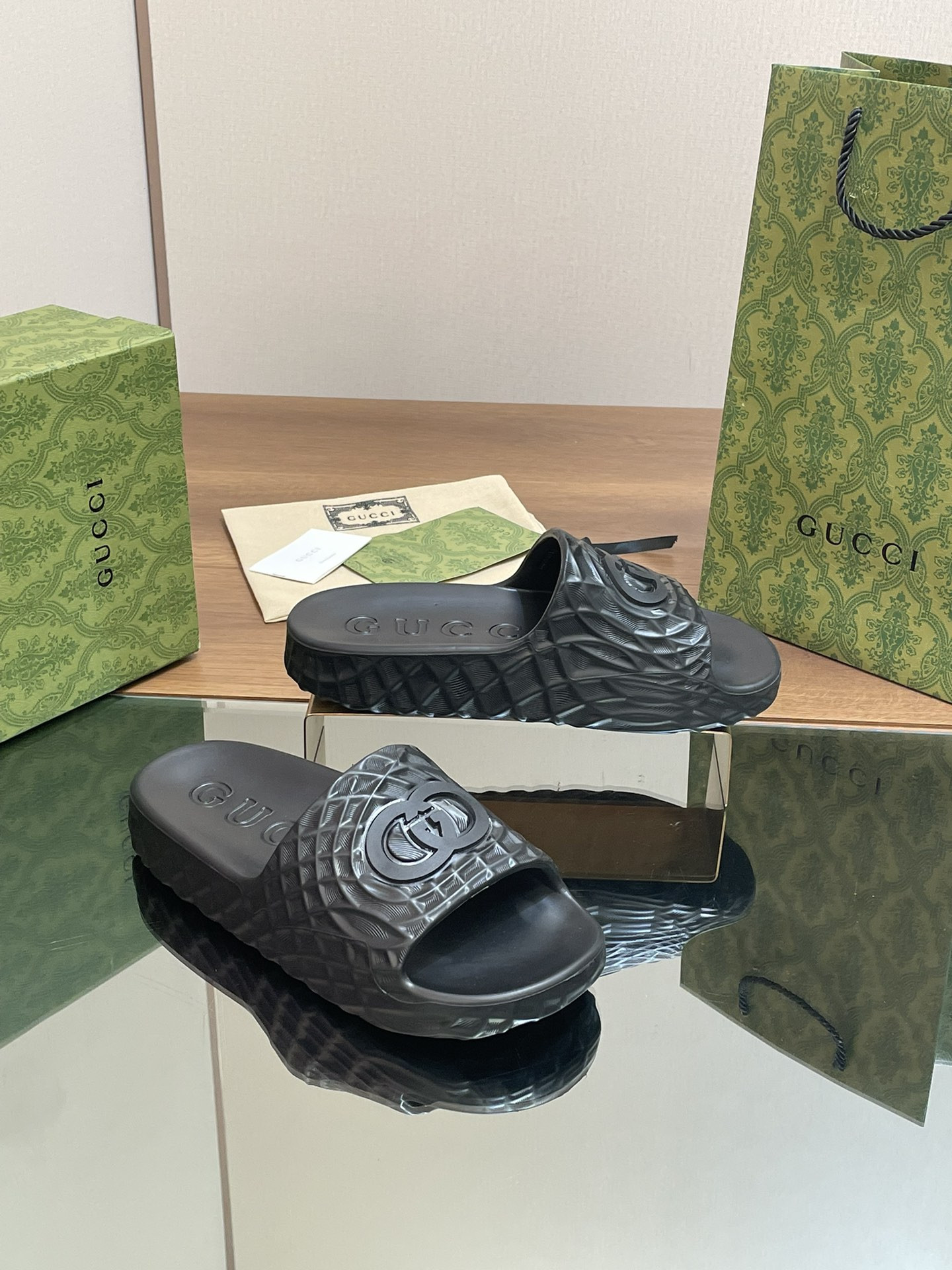 UA G*u*i INTERLOCKING G SLIDE SANDAL Black