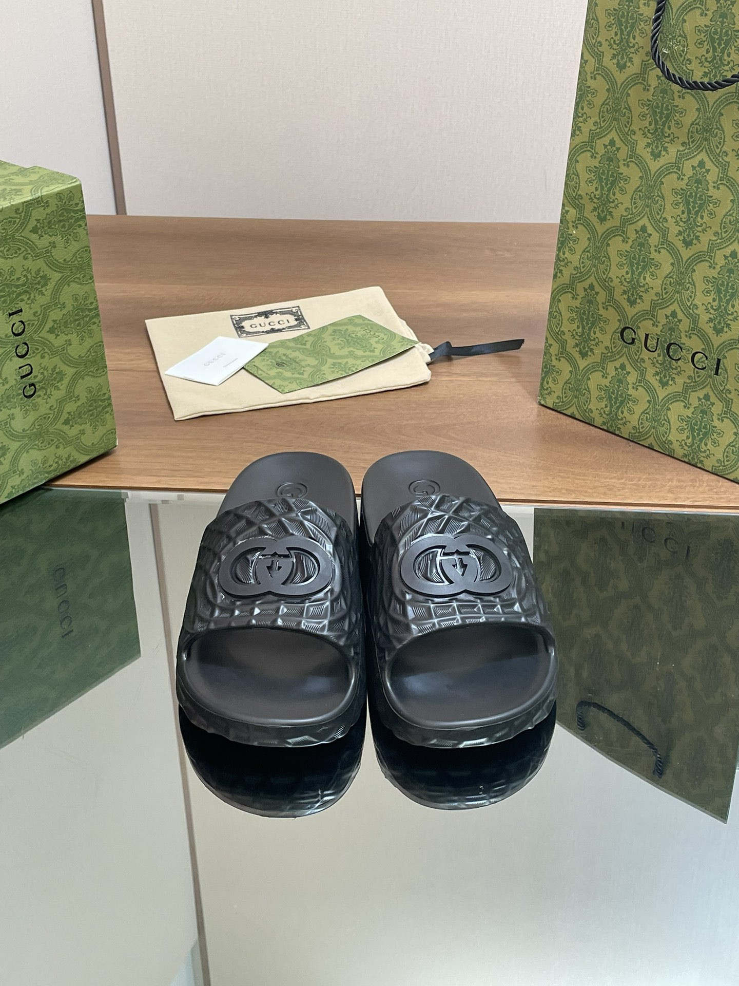 UA G*u*i INTERLOCKING G SLIDE SANDAL Black