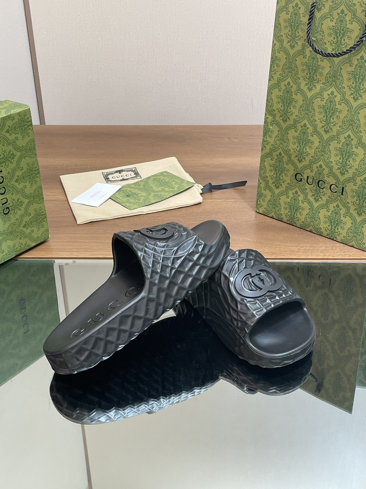 UA G*u*i INTERLOCKING G SLIDE SANDAL Black