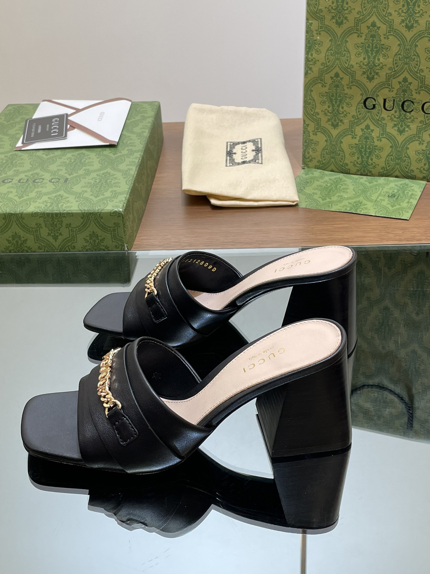 UA G*u*i SIGNORIA SLIDE SANDAL