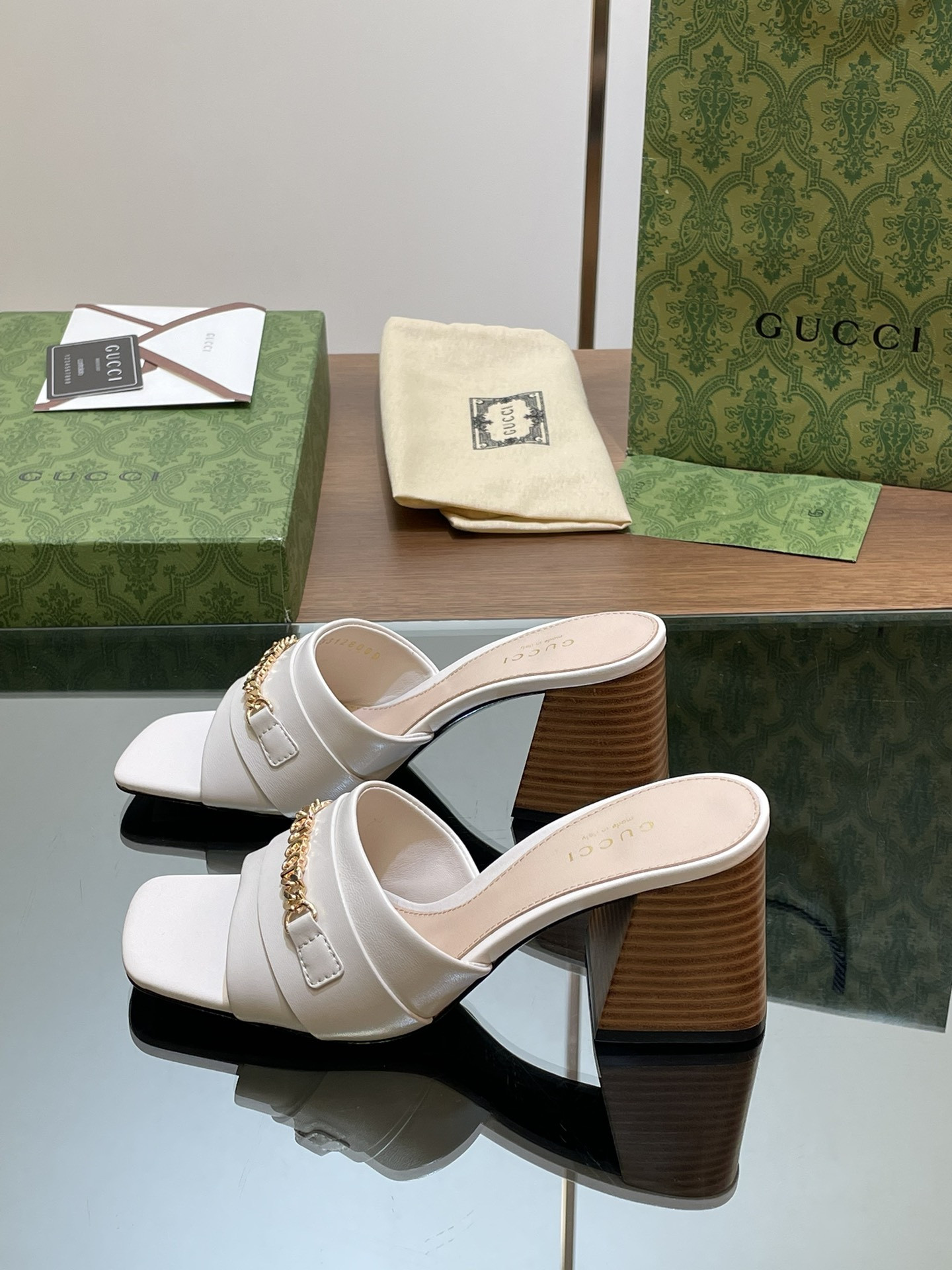 UA G*u*i SIGNORIA SLIDE SANDAL