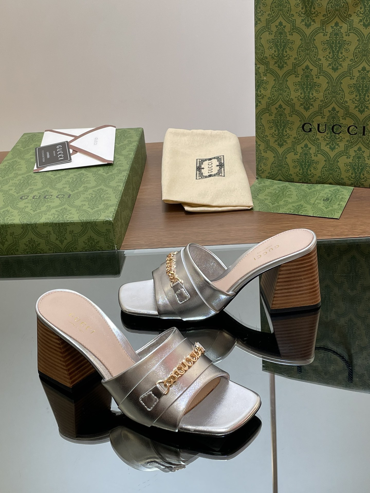 UA G*u*i SIGNORIA SLIDE SANDAL