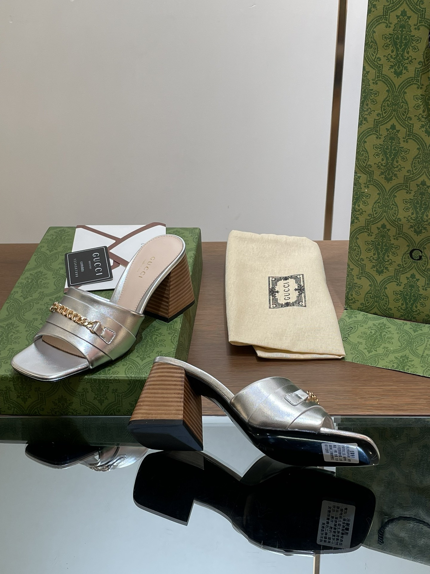 UA G*u*i SIGNORIA SLIDE SANDAL