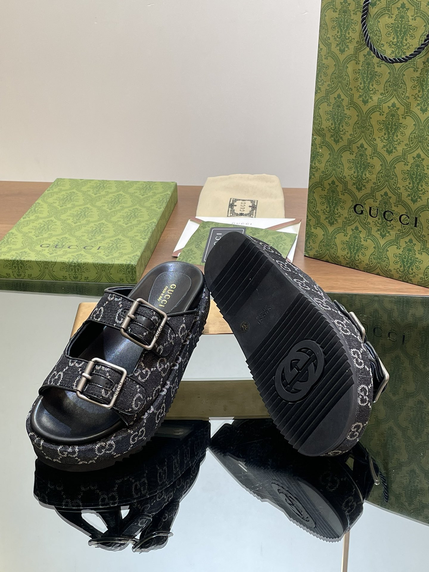 UA G*u*i SANDAL WITH DOUBLE G