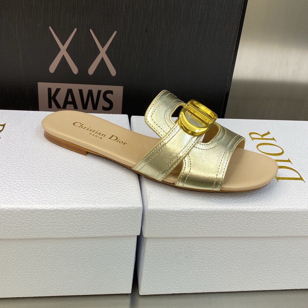 UA D*0r 30 Montaigne Slide