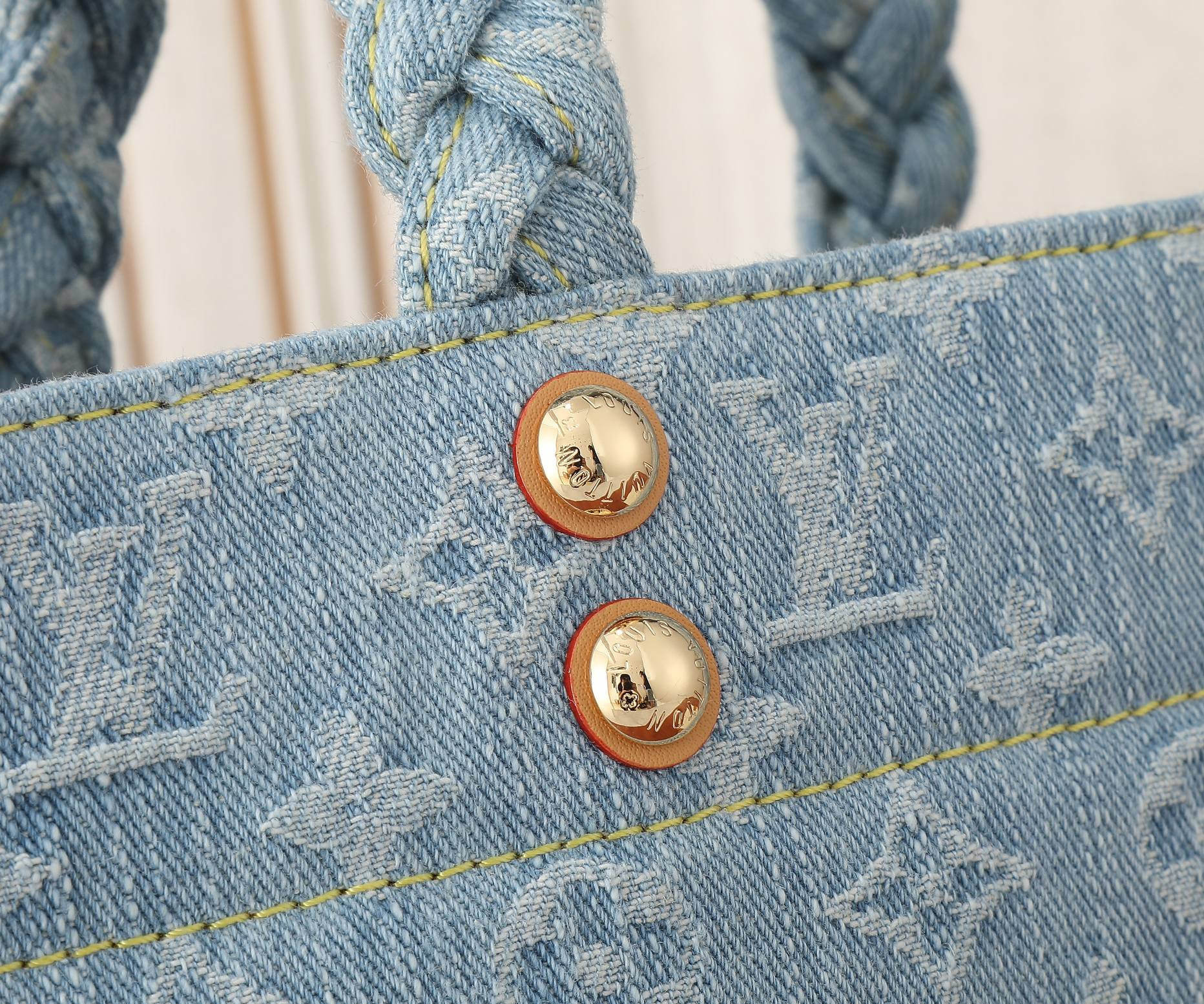 LV Let Go PM M42897  11 x 9.1 x 4.1 in