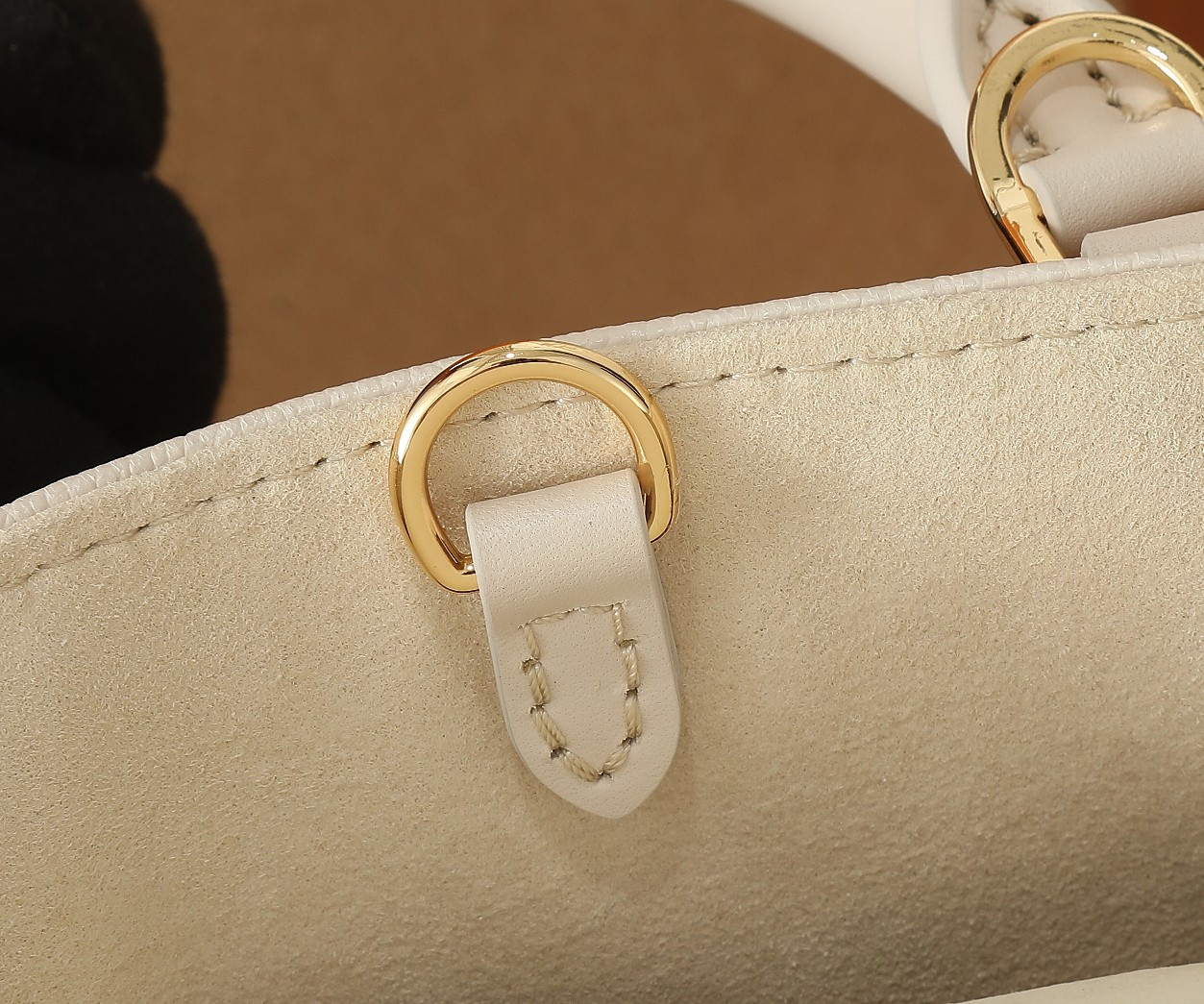 LV OnTheGo BB M47115  7.1 x 5.9 x 3.3 in