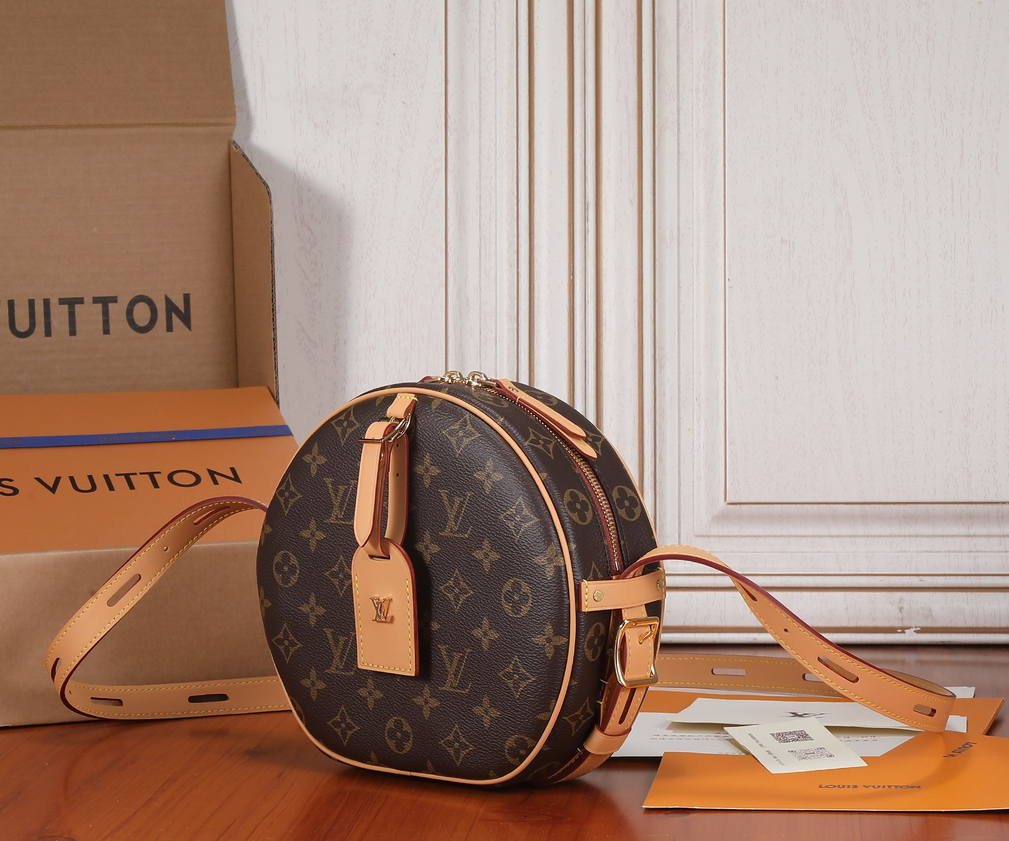 LV Boite Chapeau Souple MM M45647 7.9 x 8.9 x 3.1 inches