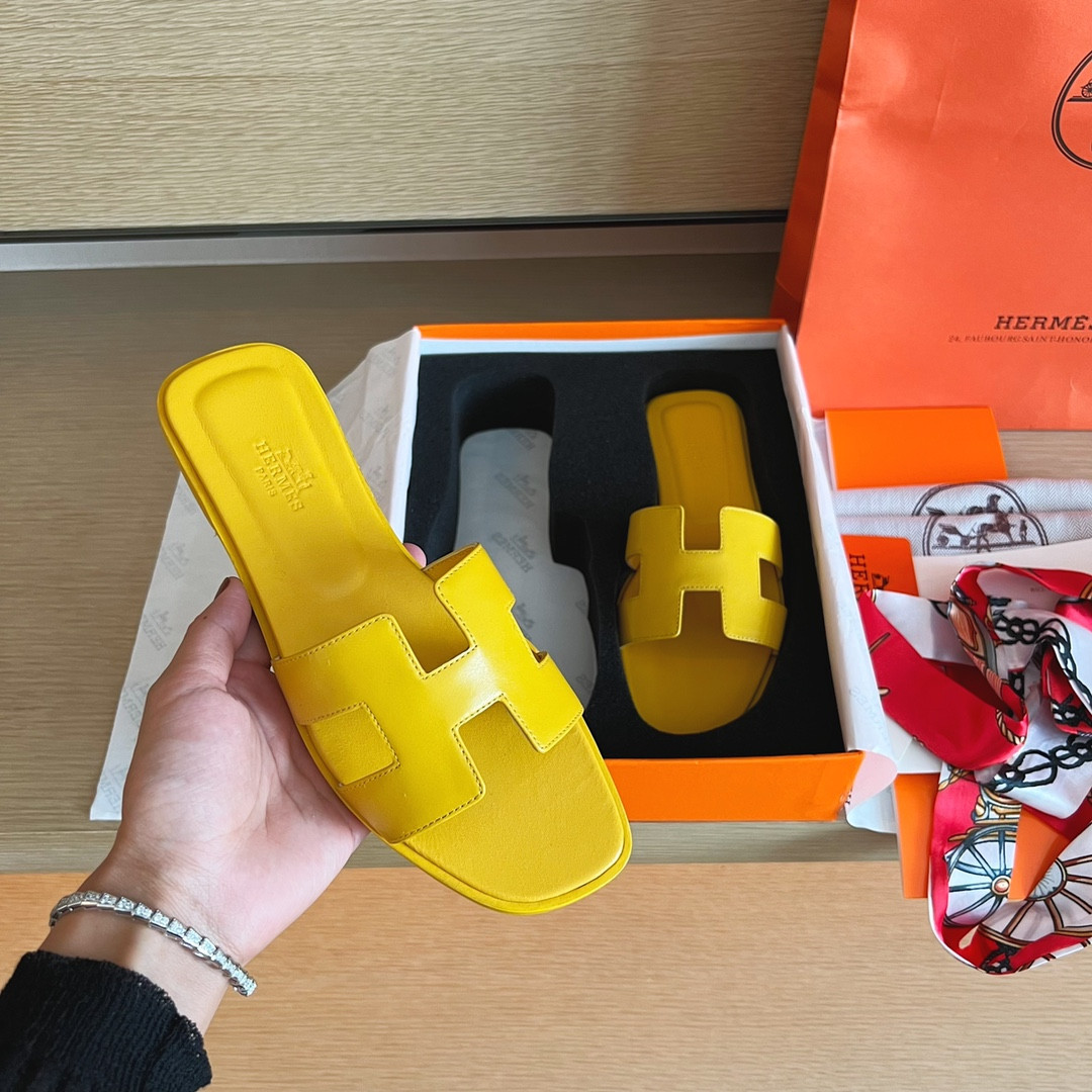 UA Hermès Oran sandal