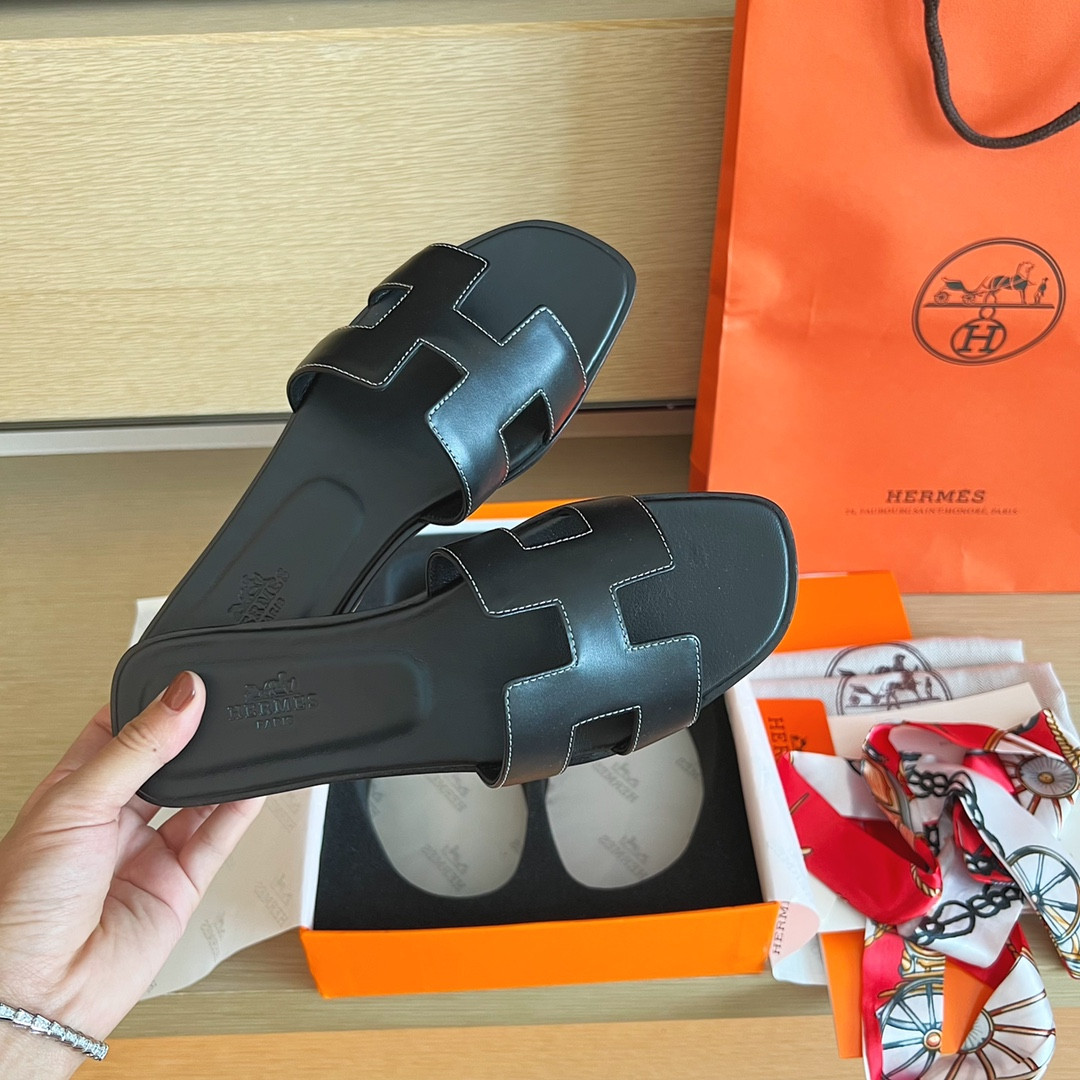 UA Hermès Oran sandal