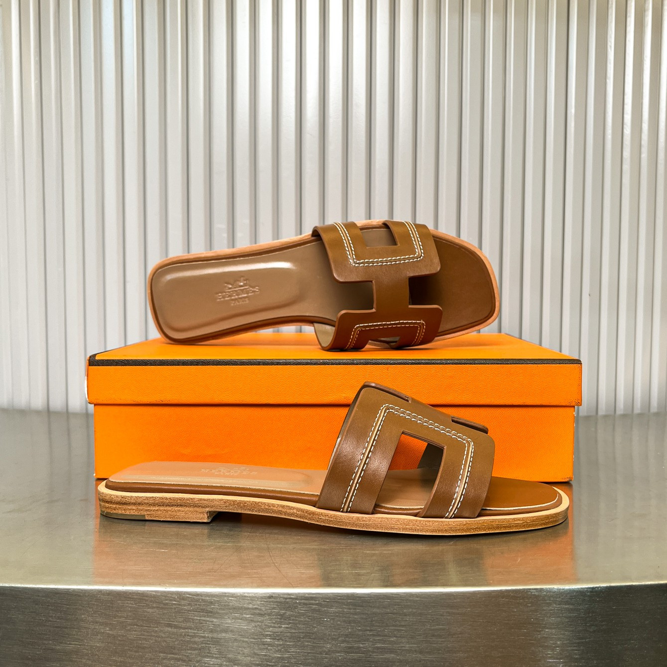 UA Hermès Oran sandal