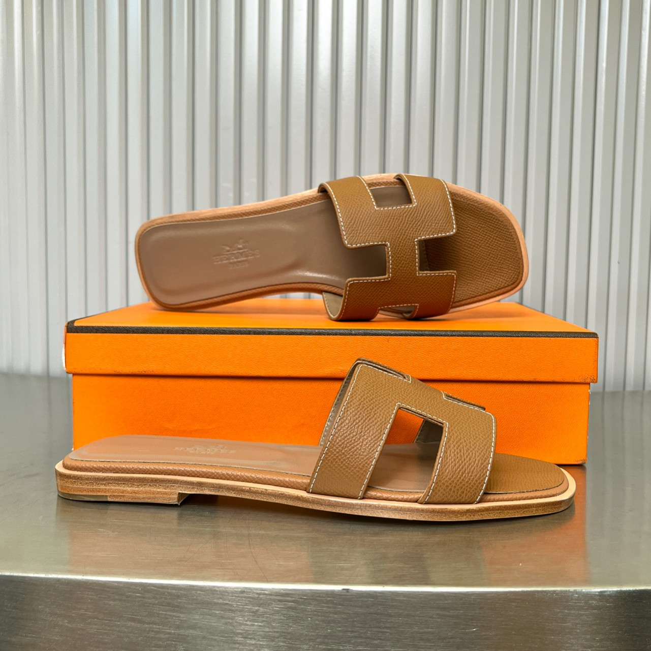 UA Hermès Oran sandal