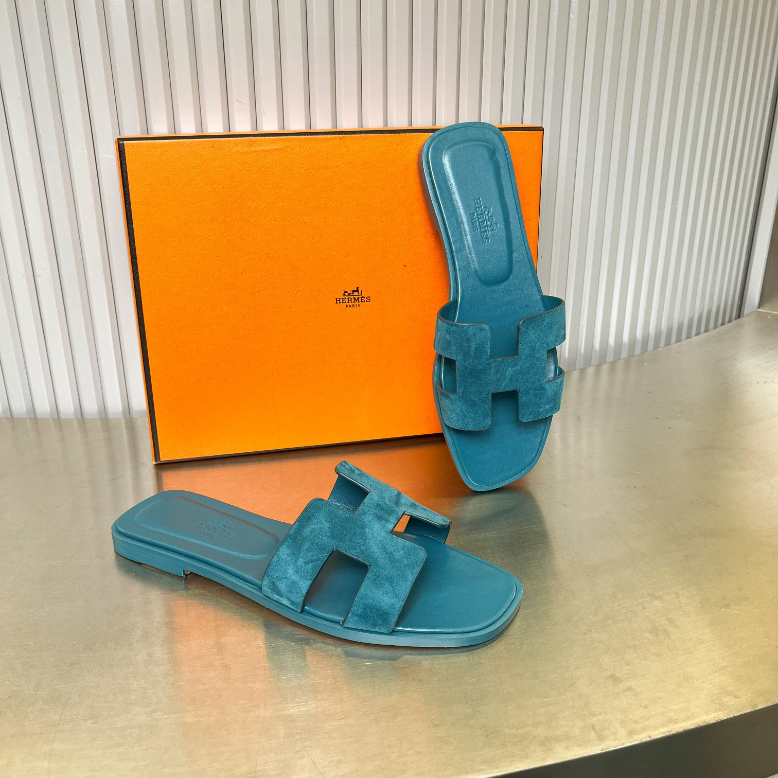 UA Hermès Oran sandal