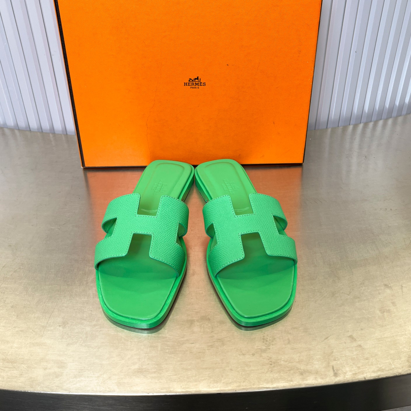 UA Hermès Oran sandal