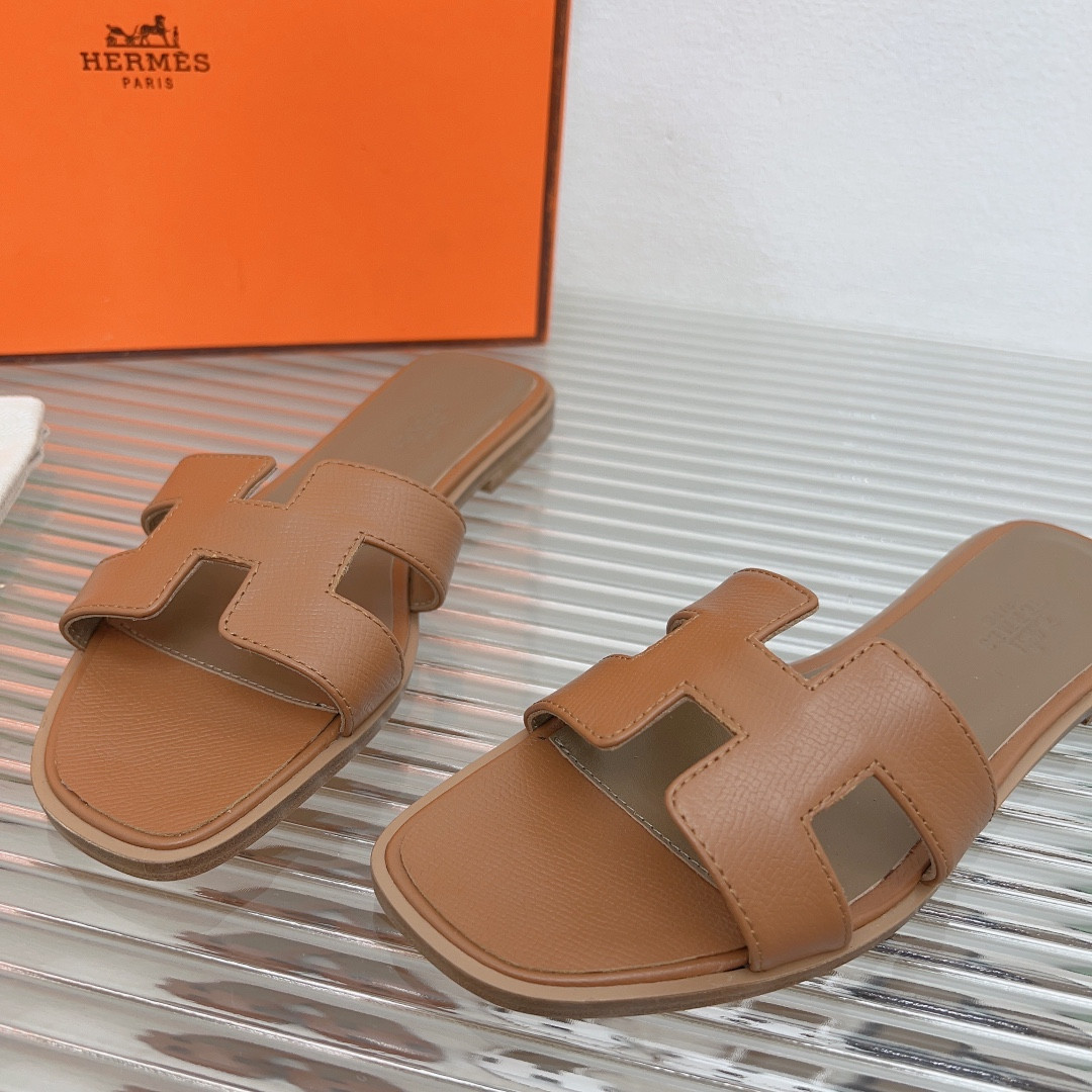 UA Hermès Oran sandal