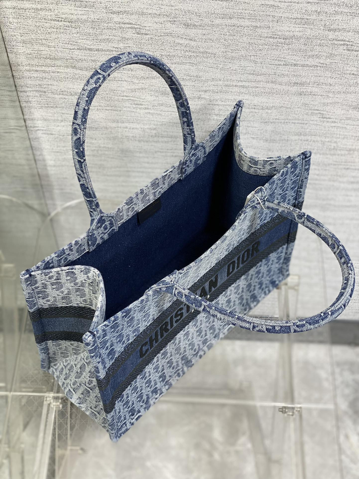 Medium D*0r Book Tote Blue Denim D*0r Oblique Jacquard 36 x 27.5 x 16.5 cm
