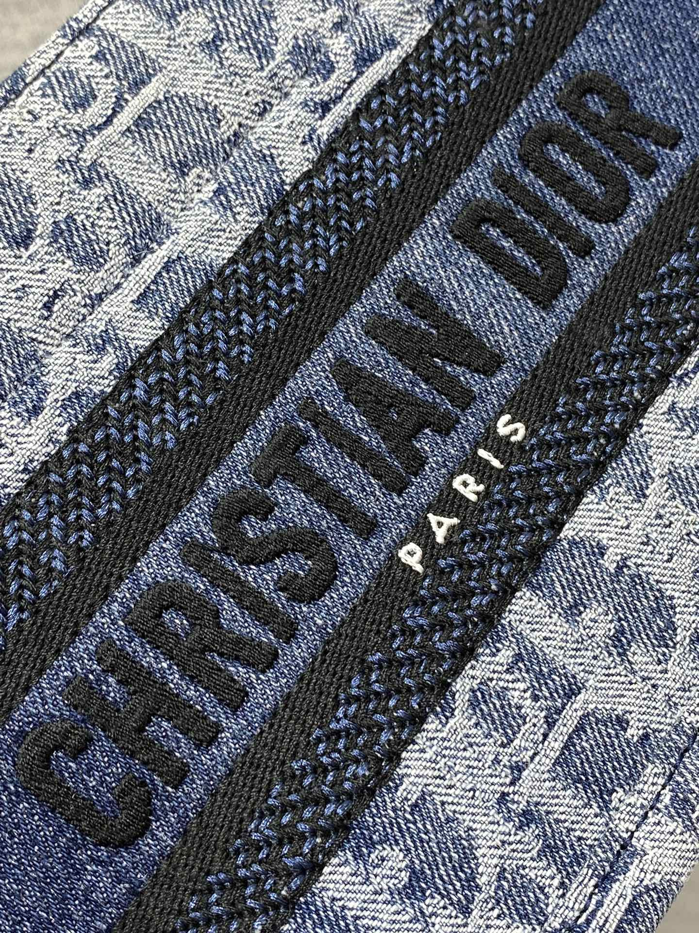 Mini D*0r Book Tote Blue Denim D*0r Oblique Jacquard 21.5 x 13 x 7.5 cm