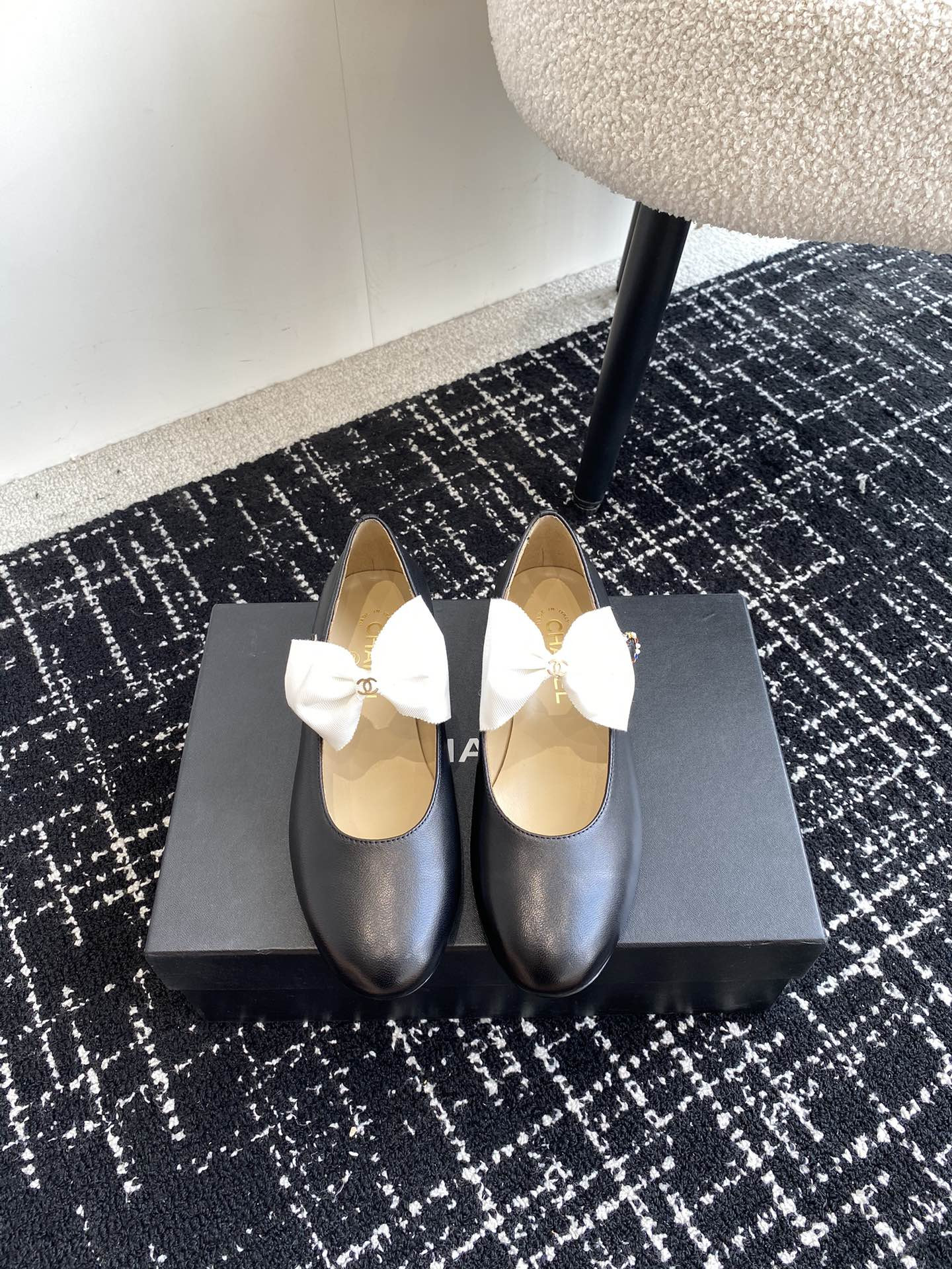 UA Ch*el MARY JANES FLAT