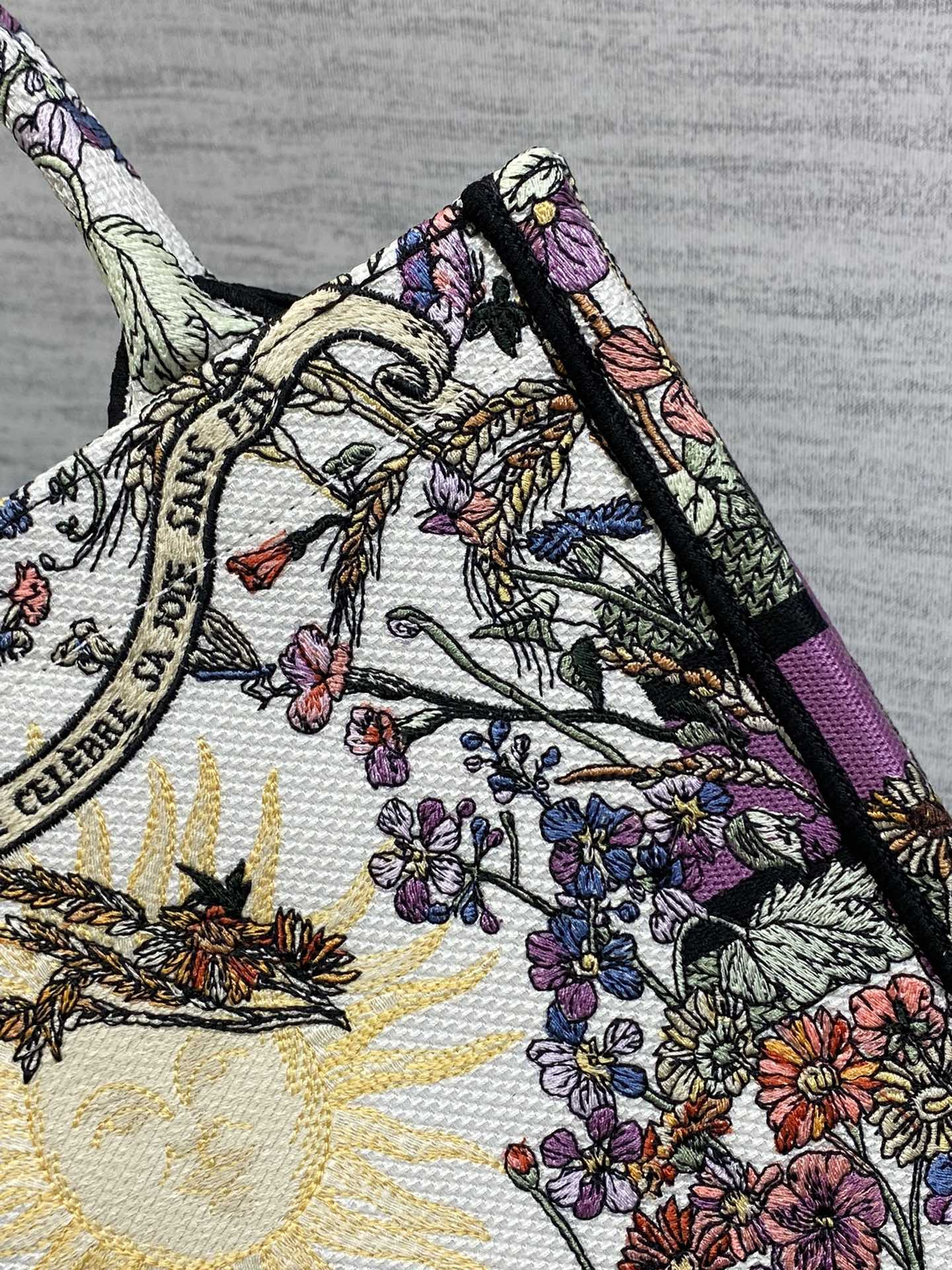 Small D*0r Book Tote  Ecru Multicolor D*0r 4 Saisons Été Soleil Embroidery 26x8x22cm