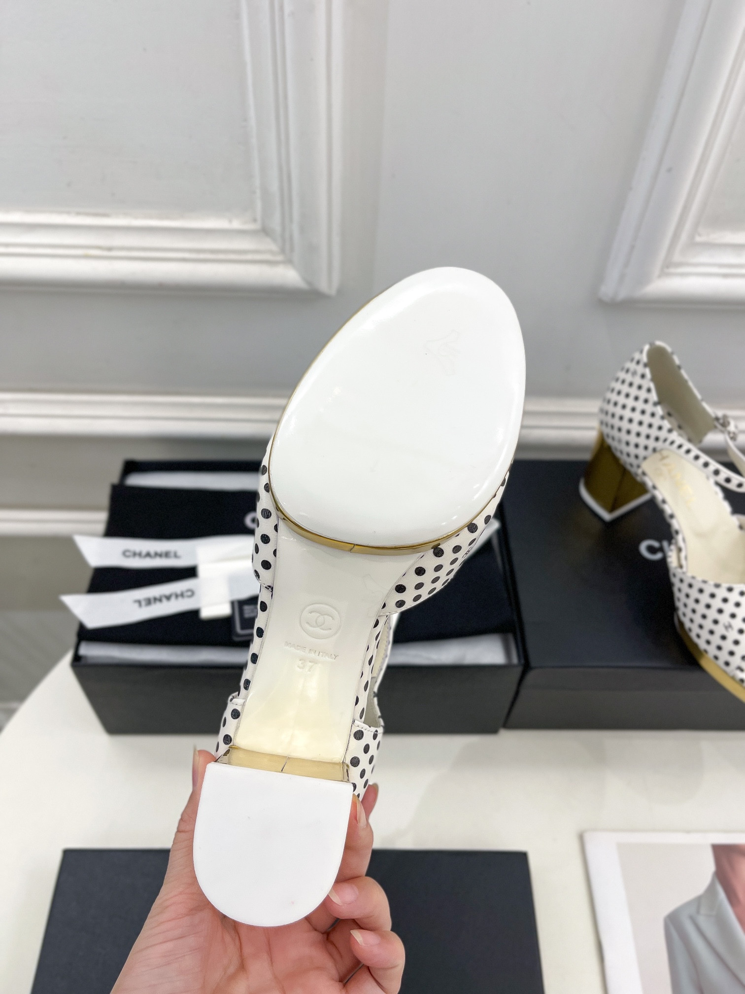 UA Ch*el HEELED SANDALS