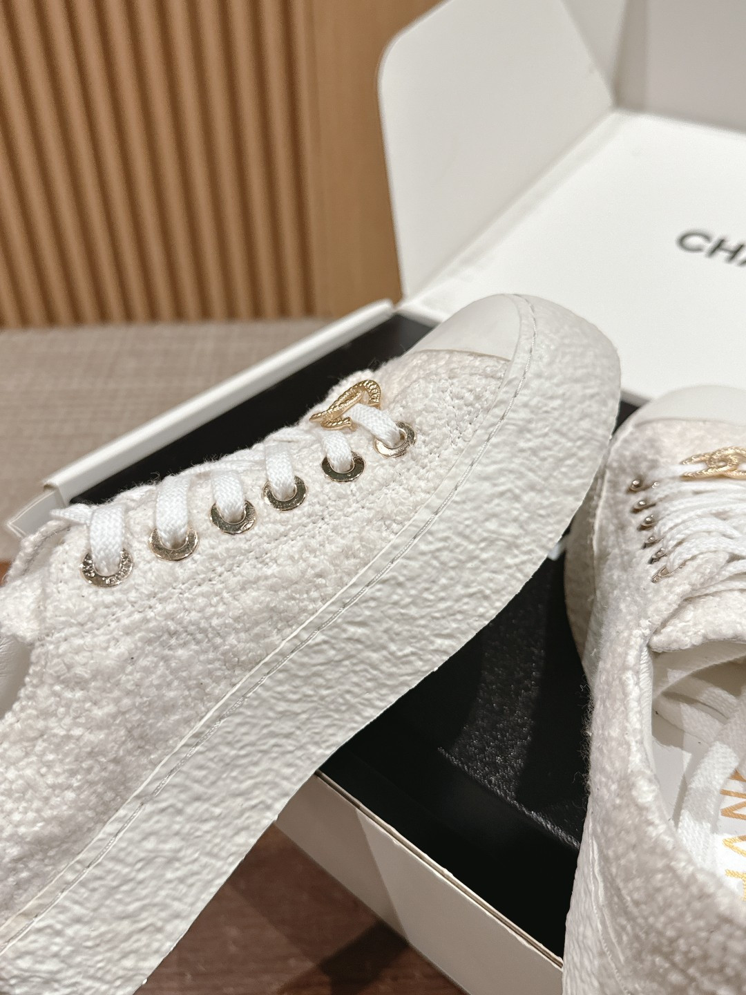 UA Ch*el SNEAKER