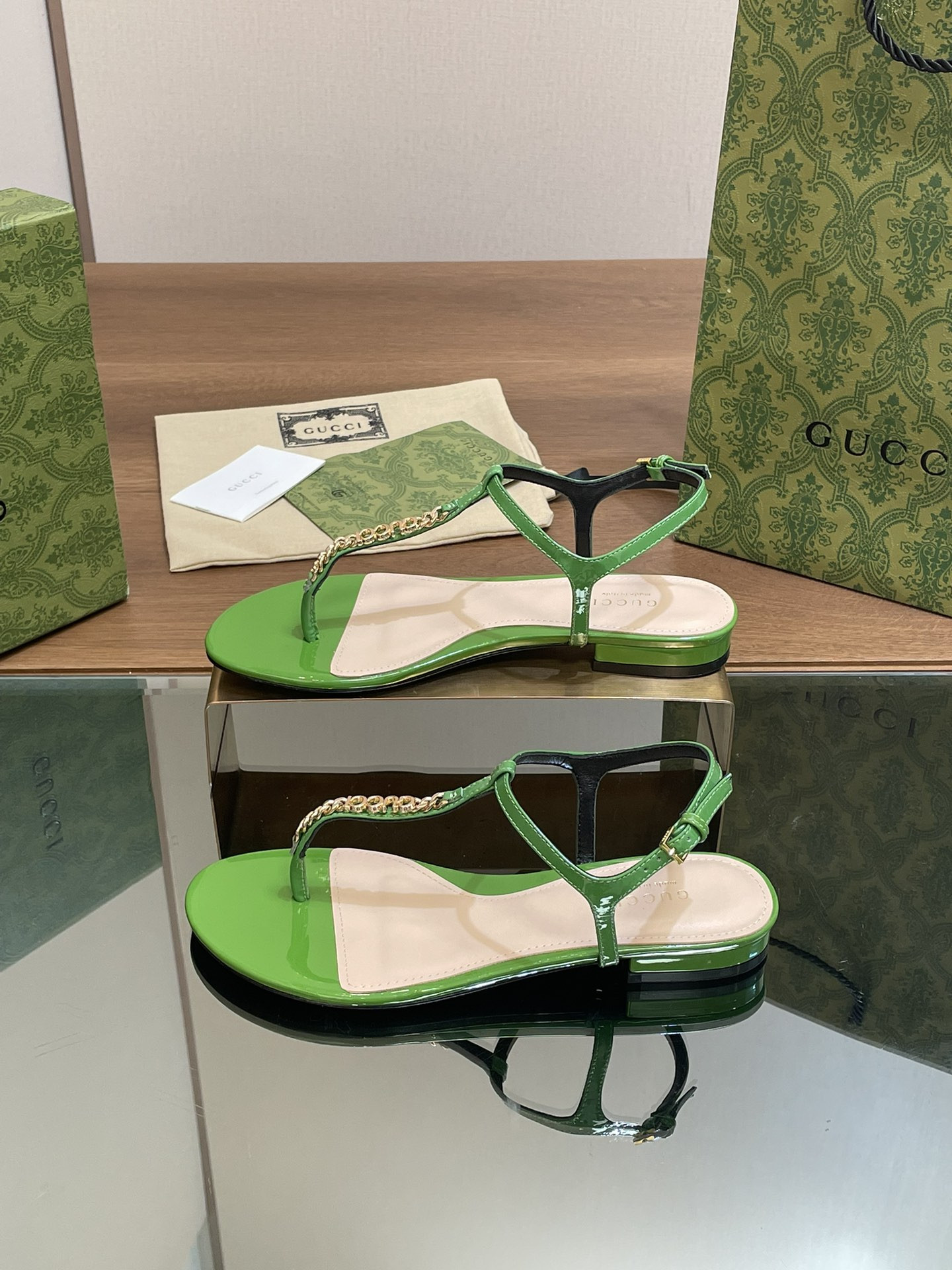 UA G*u*i SIGNORIA THONG SANDAL