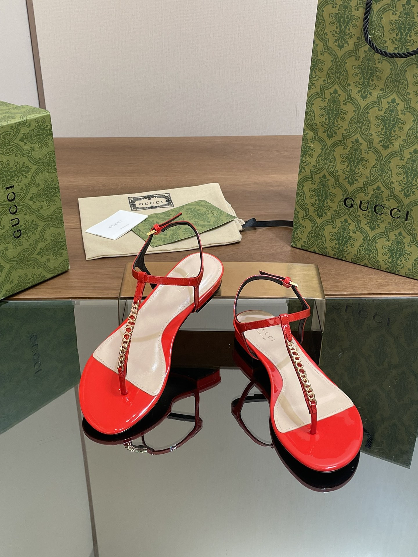 UA G*u*i SIGNORIA THONG SANDAL