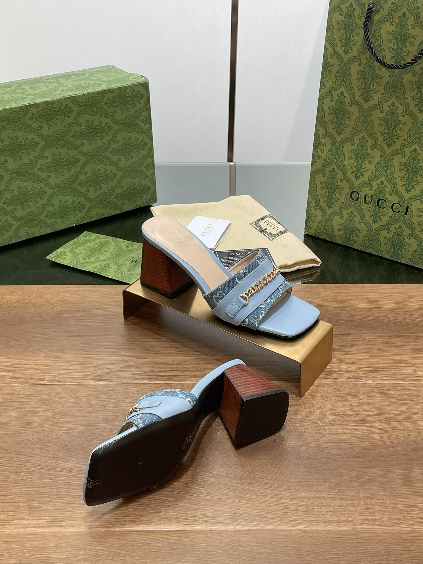 UA G*u*i SIGNORIA SLIDE SANDAL