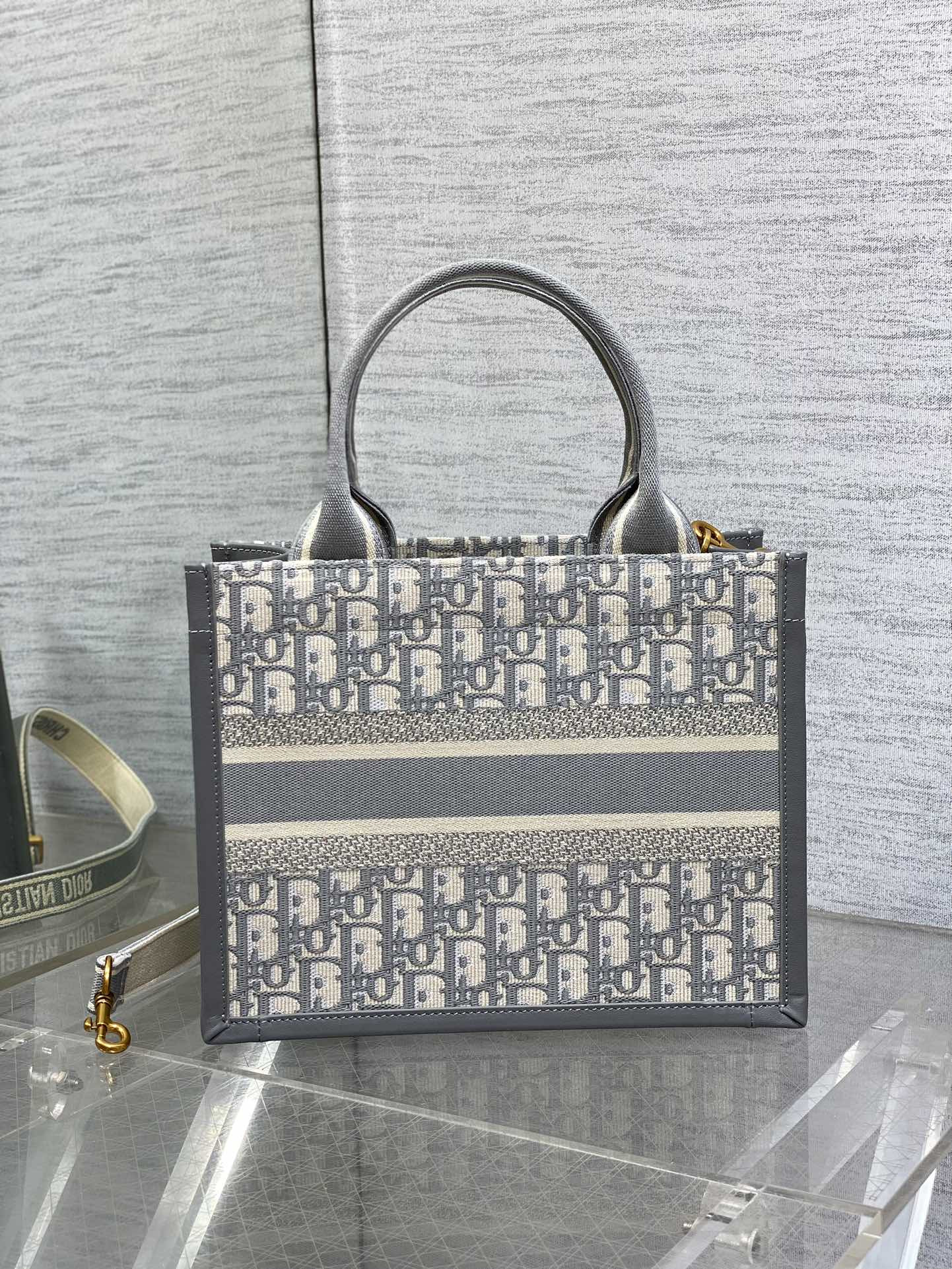 D*0r Small D*0r Book Tote Gray D*0r Oblique Embroidery and Calfskin 26.5 x 21 x 14 cm