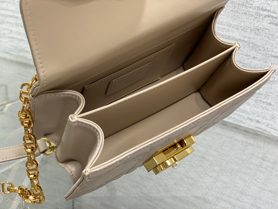 D*0r Small Ange Bag Pink Latte Macrocannage Calfskin 20 x 12 x 5 cm