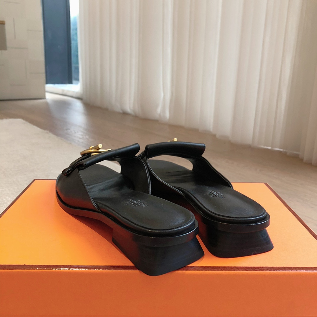 UA Hermès Isle sandal