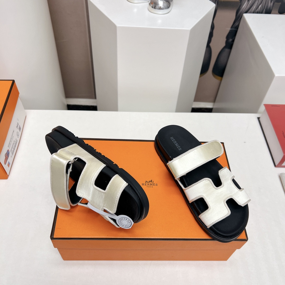 UA Hermès Chypre sandal
